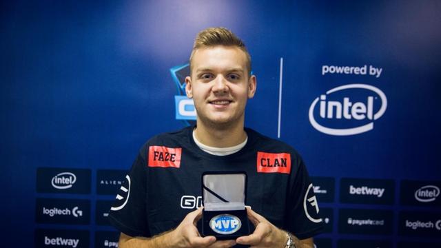 Wako 的三分球不足以赢得比赛。 Flandre ，战争之神，Gwen，在团战中无敌。AL1-0UP