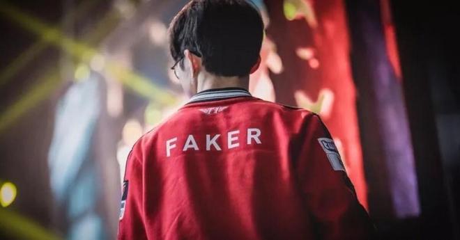 这也行？外国网友整活：LOL欧美队伍第一视角